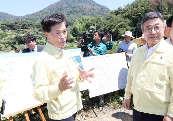 저수량, 용수공급 현황 현장점검하는 윤호중 장관