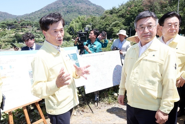 저수량, 용수공급 현황 현장점검하는 윤호중 장관