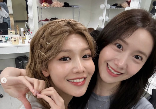 임윤아, 최수영 연극 응원…미모도 의리도 빛났다 [N샷]