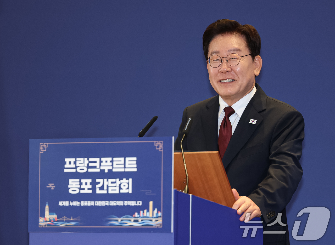 (프랑크푸르트(독일)=뉴스1) 허경 기자 = 이재명 대통령이 2일(현지시간) 독일 프랑크푸르트 한 호텔에서 열린 동포 간담회에서 발언을 하고 있다. 2026.8.2/뉴스1