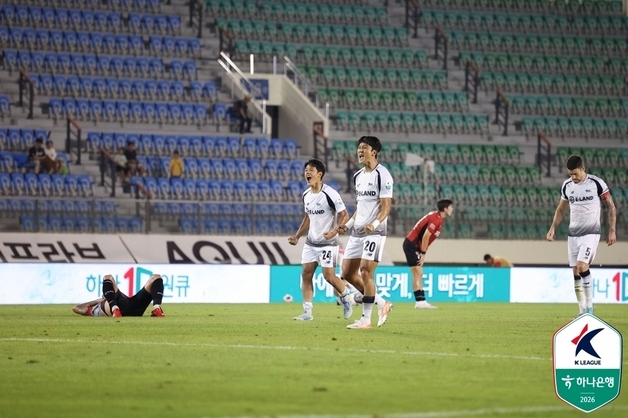 K리그2 부산, 서울 이랜드에 1-2 패배…선두 탈환 실패