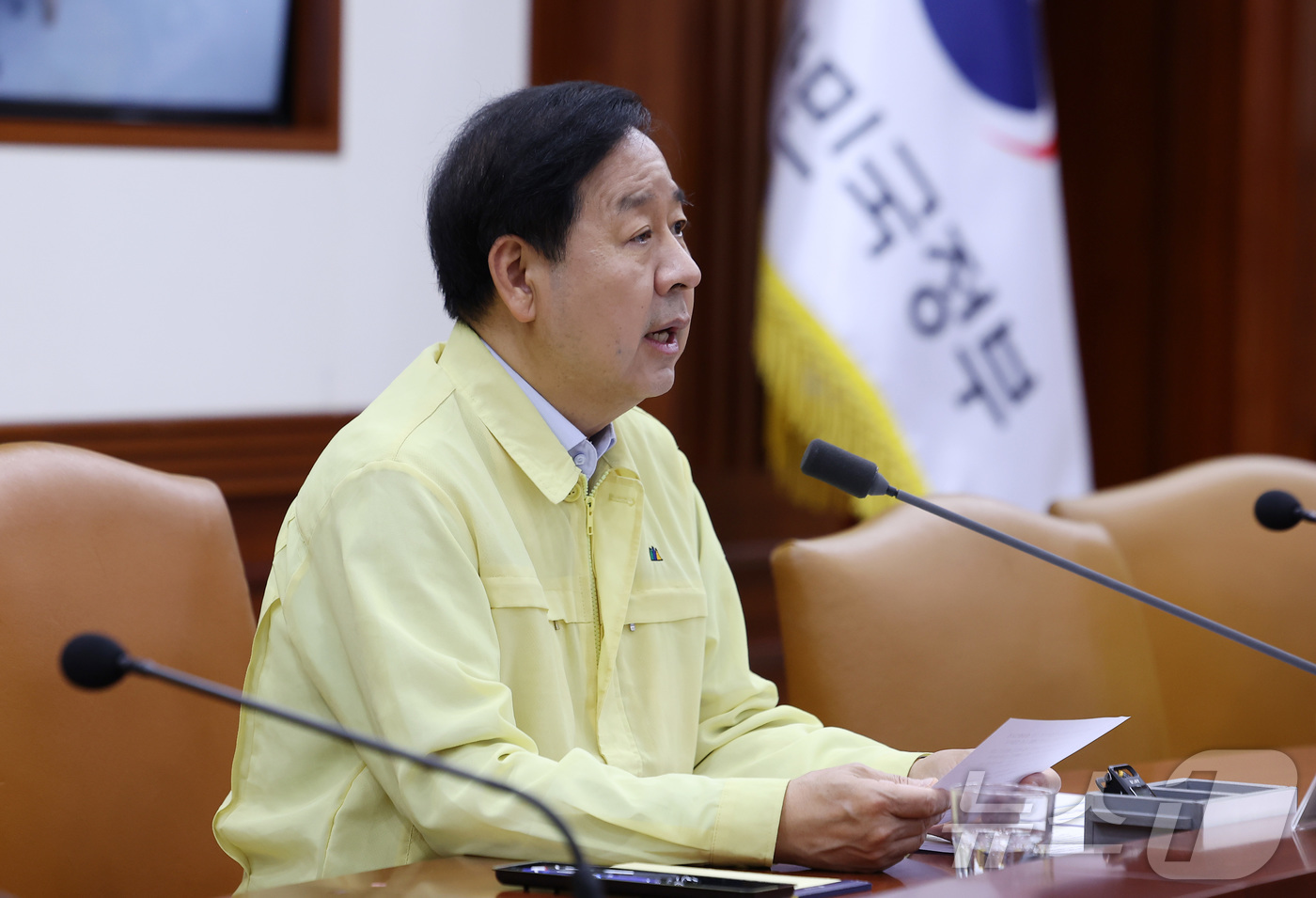 (서울=뉴스1) 김성진 기자 = 구윤철 경제부총리 겸 재정경제부 장관이 20일 서울 종로구 정부서울청사에서 열린 비상경제본부 회의 겸 경제관계장관회의 겸 민생물가 특별관리 관계장관 …