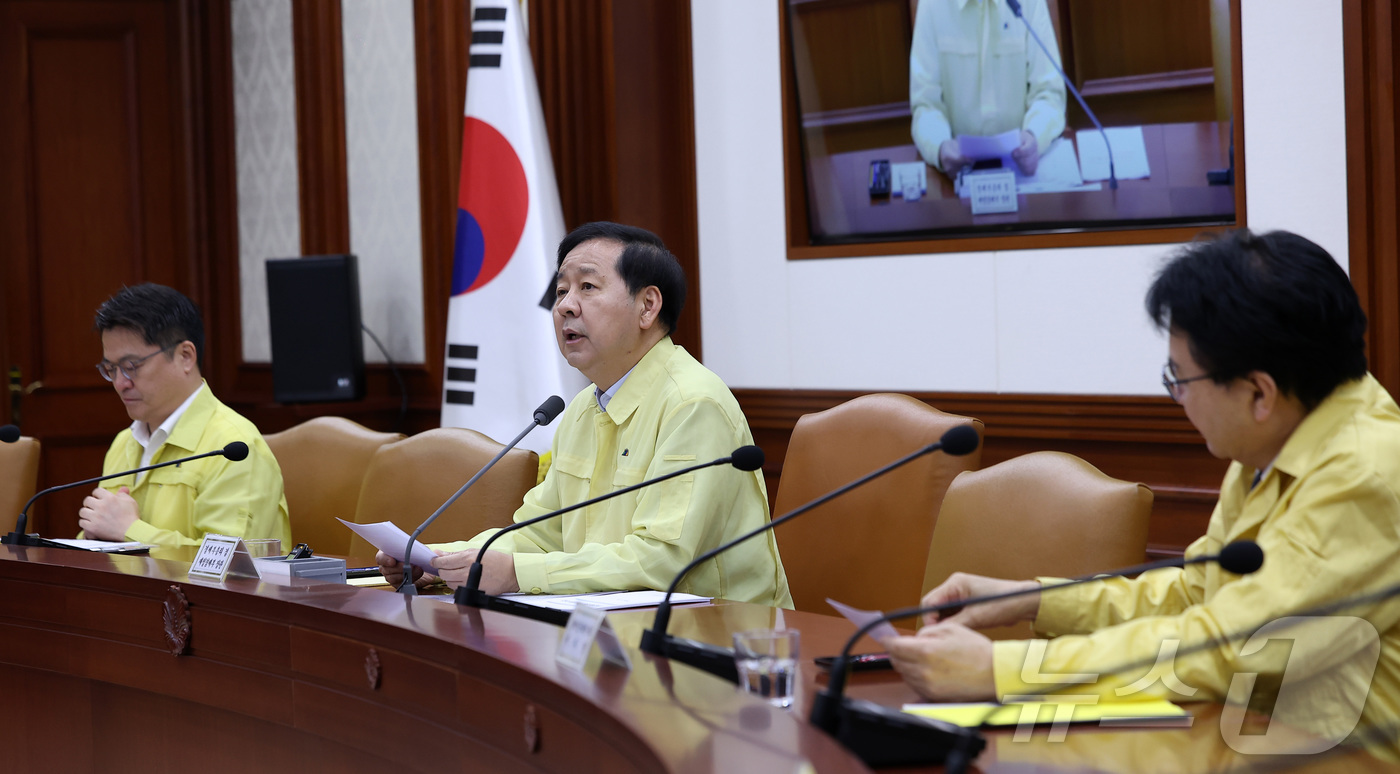 (서울=뉴스1) 김성진 기자 = 구윤철 경제부총리 겸 재정경제부 장관이 20일 서울 종로구 정부서울청사에서 열린 비상경제본부 회의 겸 경제관계장관회의 겸 민생물가 특별관리 관계장관 …