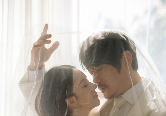 KCM, 15년 만의 결혼식 앞두고 웨딩 화보 공개…미모의 아내 '눈길'