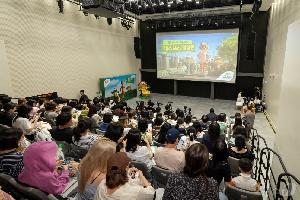 (서울=뉴스1) = 제스프리(Zespri)가 지난 19일 서울 강남구 씨스퀘어에서 참여자 150명과 내분비내과 전문의 우창윤 원장, 가수 겸 방송인 강남이 함께한 웰니스 토크콘서트 …
