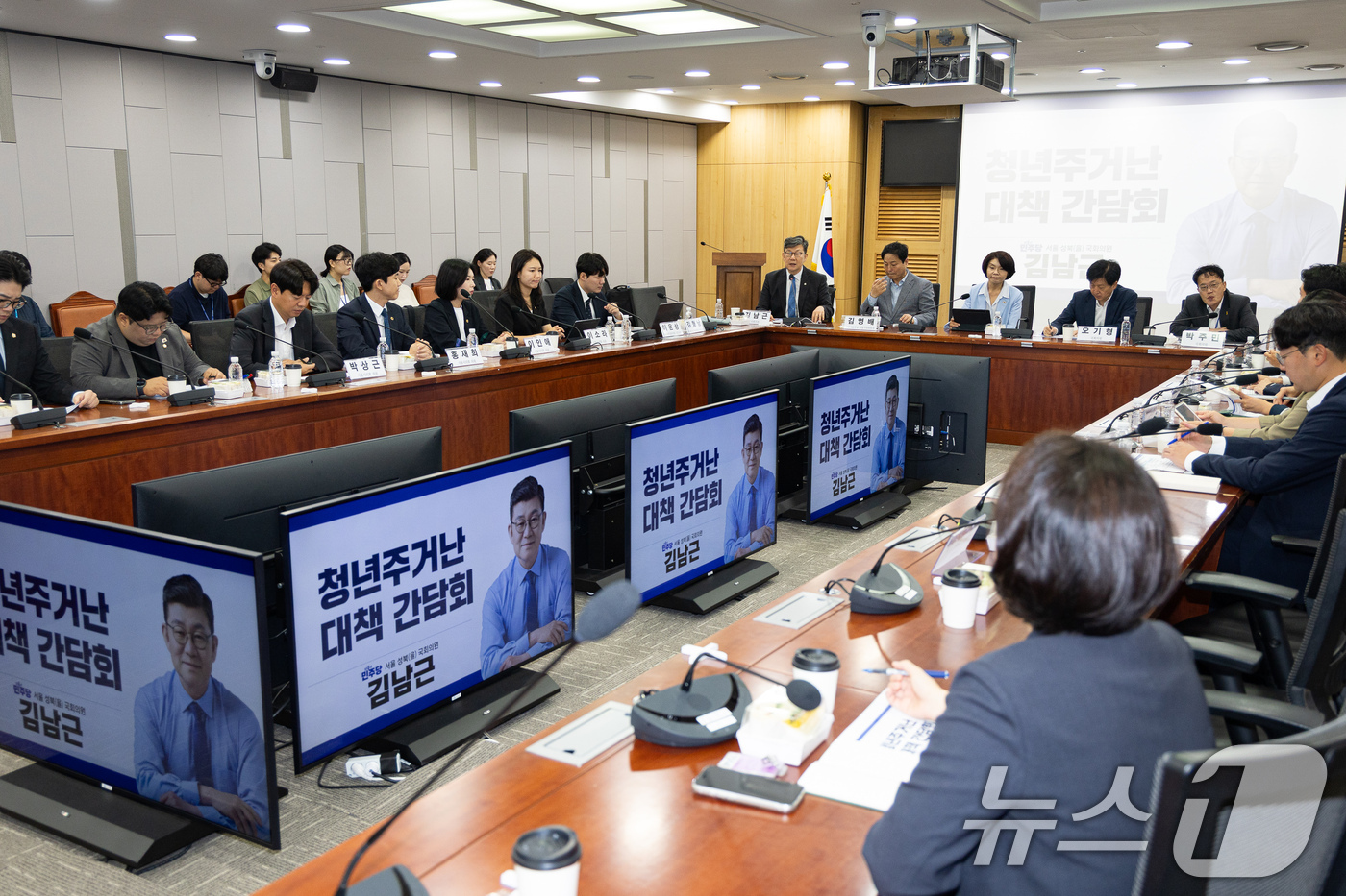 (서울=뉴스1) 유승관 기자 = 20일 서울 여의도 국회 의원회관에서 더불어민주당 서울시당 주최 청년주거난 대책 간담회가 열리고 있다. 2026.8.20/뉴스1