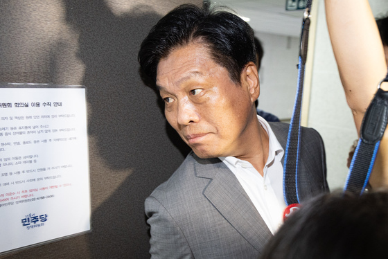 미래대응기금 당정협의 참석하는 조승래 재경위원장