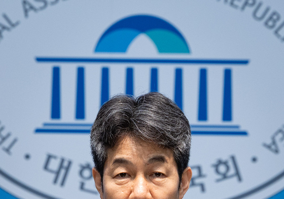 윤석열 국정원 민간인 사찰 실태 폭로하는 윤건영 의원