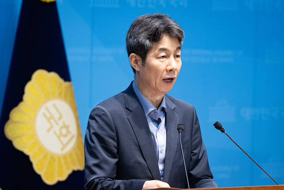 윤석열 국정원 민간인 사찰 실태 밝히는 윤건영 의원
