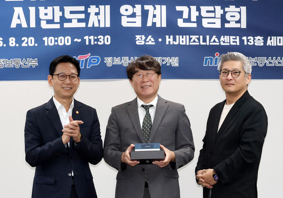 AMD AI PC '카이스트에 기증'