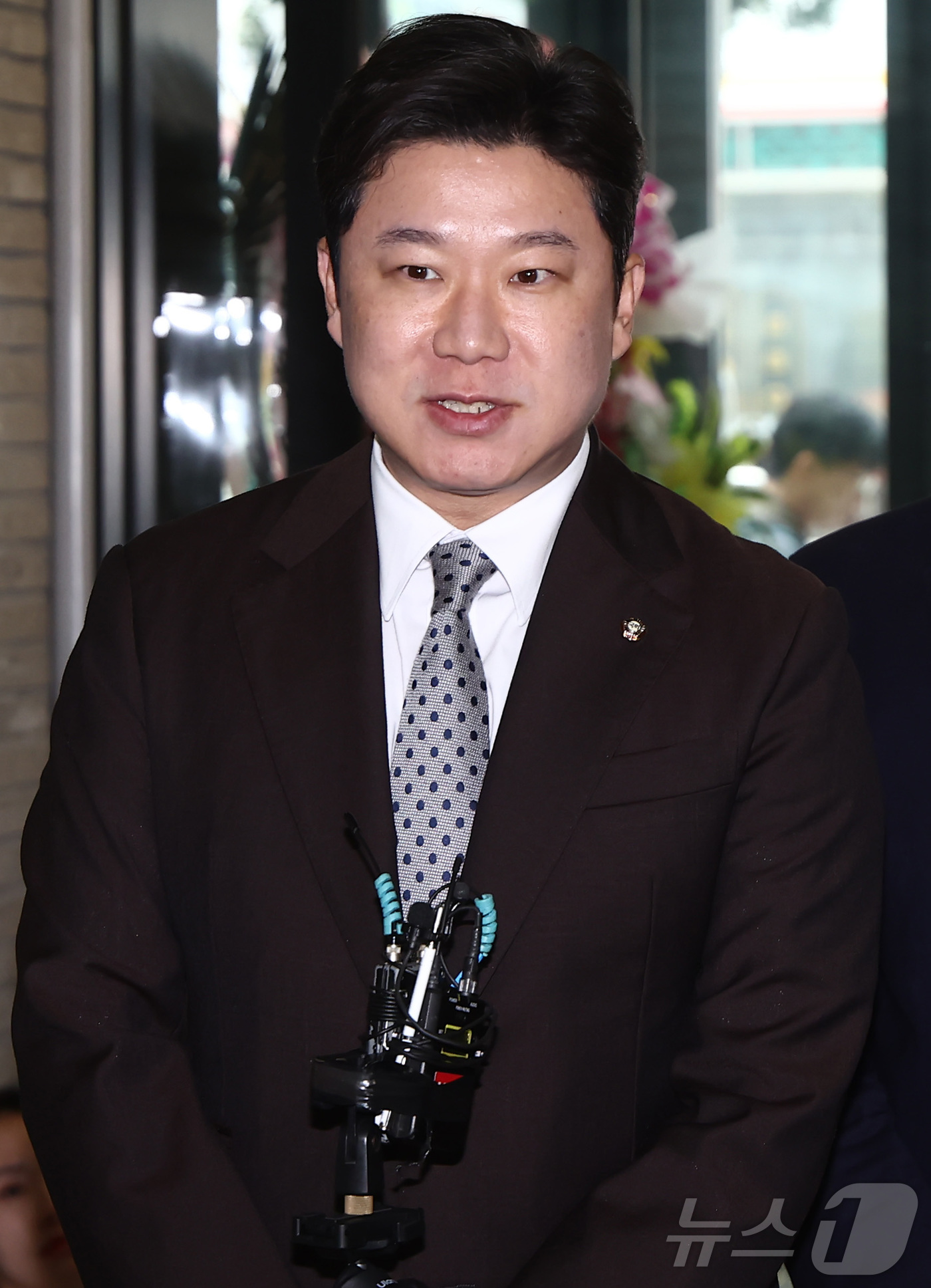 (서울=뉴스1) 김민지 기자 = 진종오 국민의힘 의원이 추가 소명을 하기 위해 20일 오전 서울 영등포구 중앙당사에서 열린 중앙윤리위원회 회의에 출석하며 발언하고 있다.진 의원은 …
