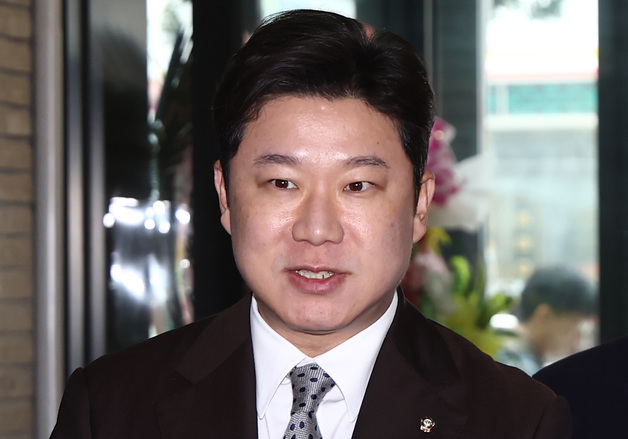추가 소명 위해 윤리위 출석하는 진종오 의원