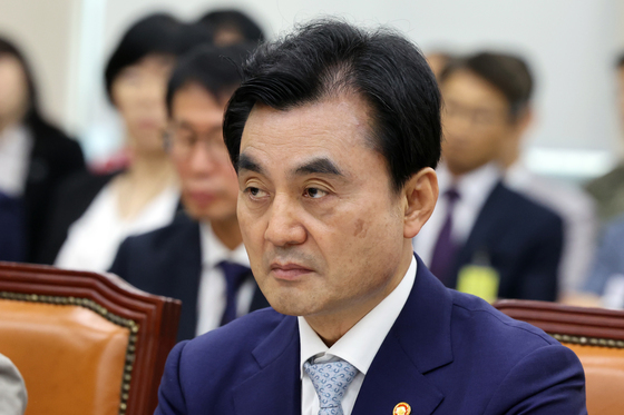 국방위 전체회의 참석한 안규백 장관