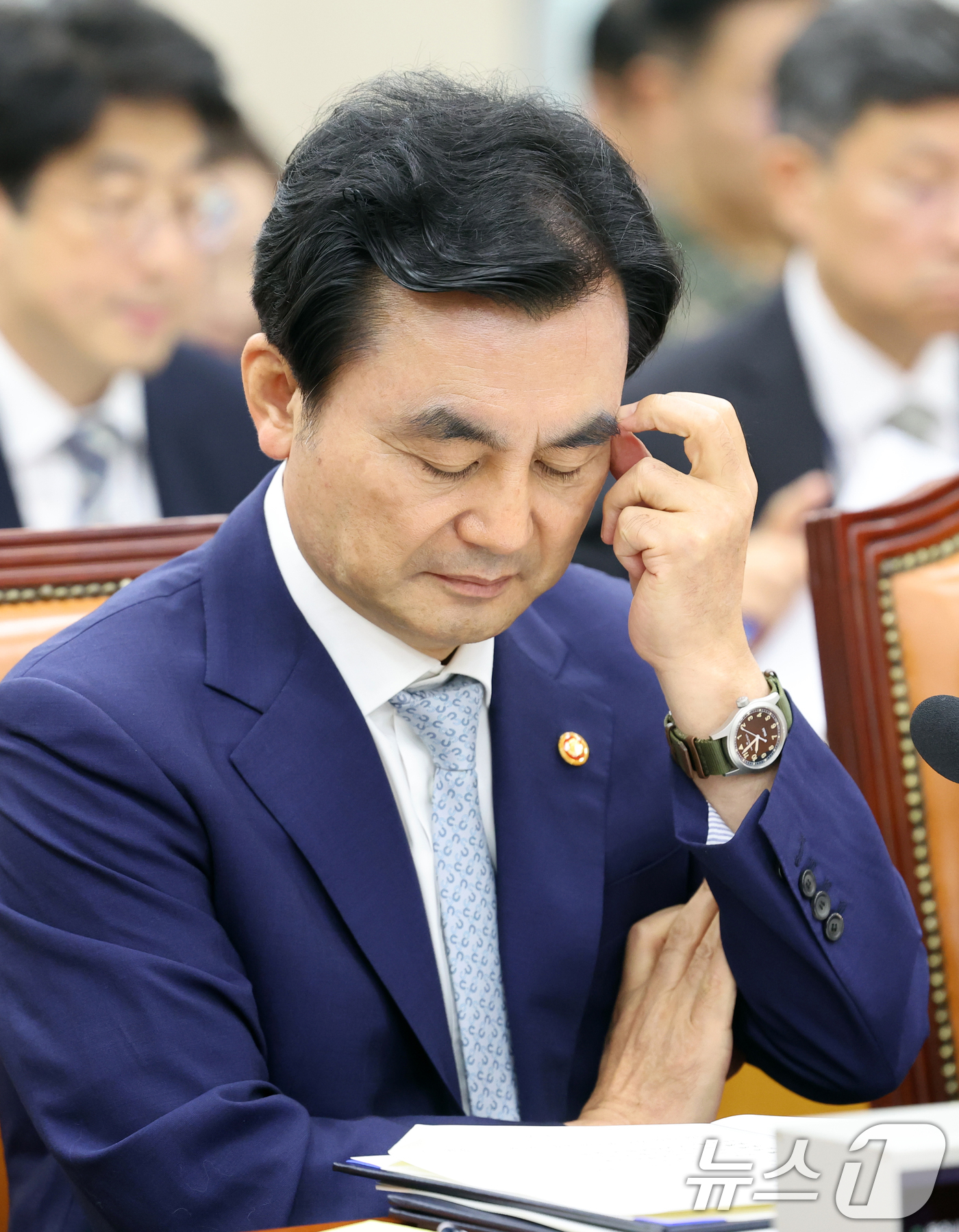 (서울=뉴스1) 황기선 기자 = 안규백 국방부 장관이 20일 오전 서울 여의도 국회에서 열린 국방위원회 전체회의에서 생각에 잠겨 있다.  2026.8.20/뉴스1