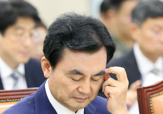 안규백 장관 '고심'