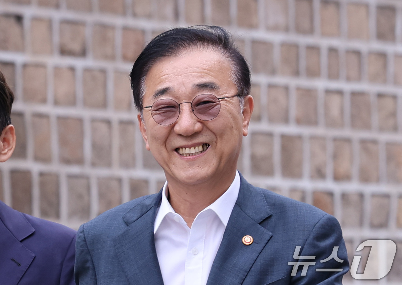 (서울=뉴스1) 박지혜 기자 = 김윤덕 국토교통부 장관이 20일 서울 중구 정동에서 오세훈 서울시장과 서울 주택 공급 방안을 논의하기 위한 회동 장소로 이동하고 있다.이번 회동은 …