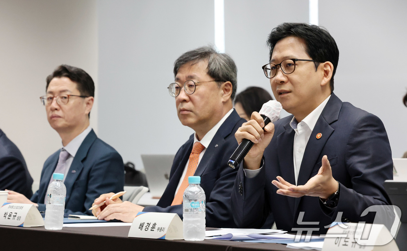(서울=뉴스1) 박세연 기자 = 배경훈 부총리 겸 과학기술정보통신부 장관이 20일 서울 종로구 HJ비즈니스센터 광화문에서 열린 개방형 AI컴퓨팅 인프라 생태계 구축을 위한 AI반도 …