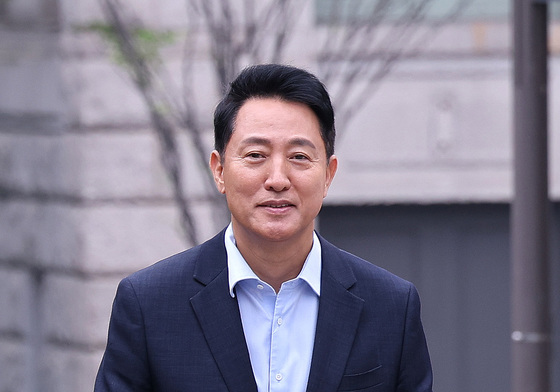 회동 장소로 이동하는 오세훈 서울시장