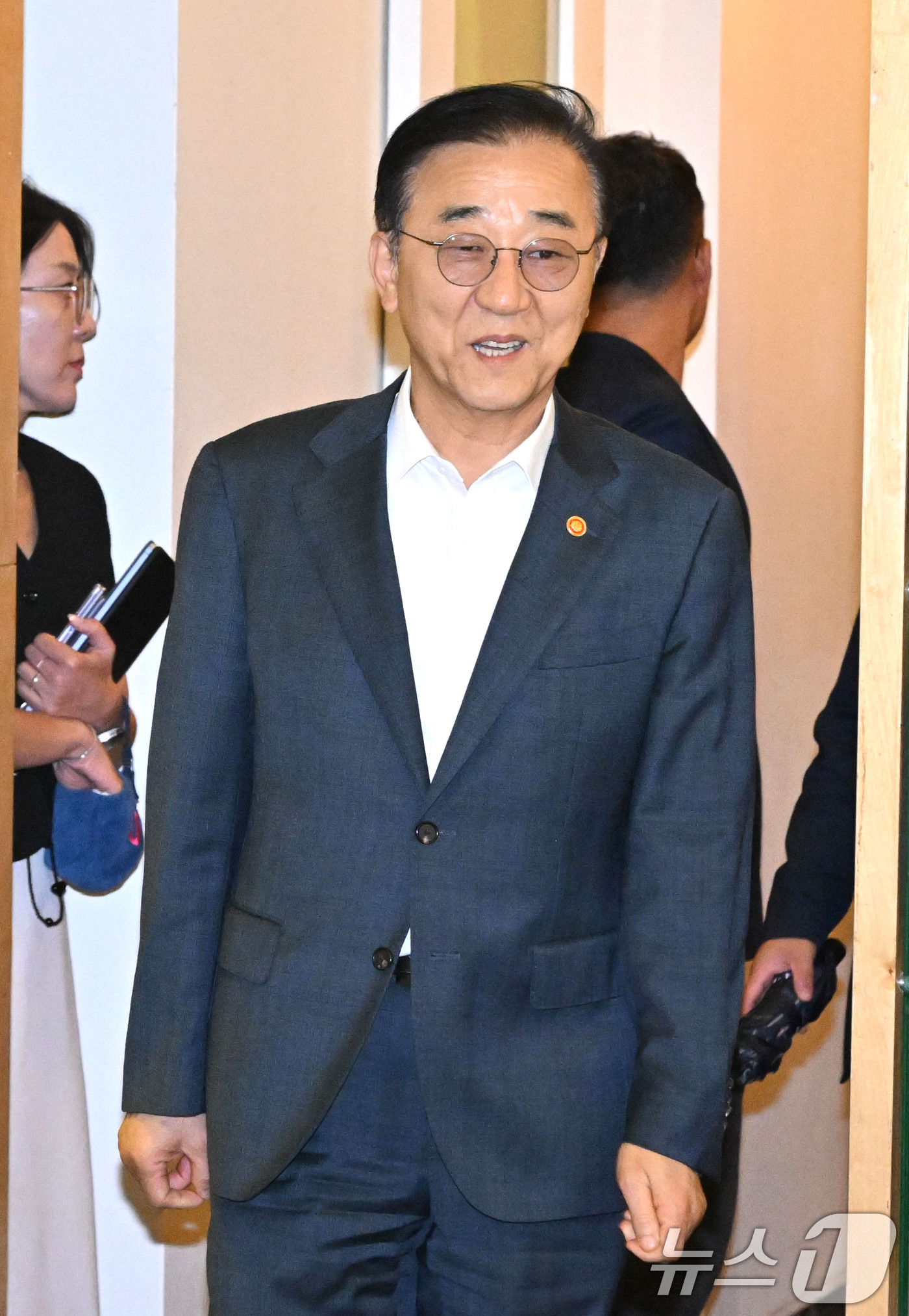 (서울=뉴스1) 박지혜 기자 = 김윤덕 국토교통부 장관이 20일 오전 서울 중구 달개비에서 오세훈 서울시장과 주택공급 관련 회동을 하기 위해 들어서고 있다. (공동취재) 2026. …