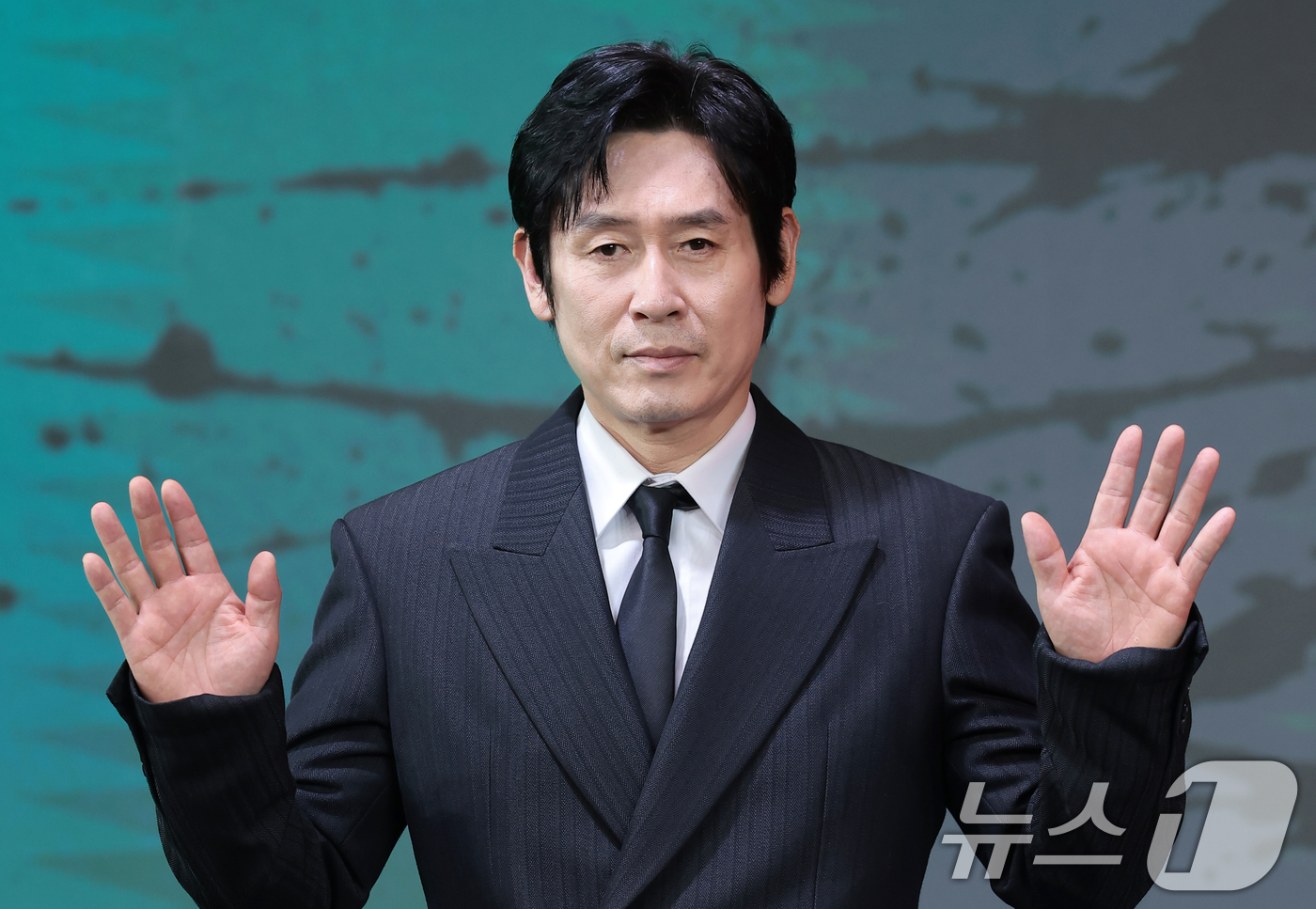 (서울=뉴스1) 권현진 기자 = 배우 설경구가 20일 서울 마포구 호텔 나루 서울 엠갤러리에서 열린 넷플릭스 시리즈 '들쥐'(감독 김홍선) 제작발표회에서 포즈를 취하고 있다.동명의 …