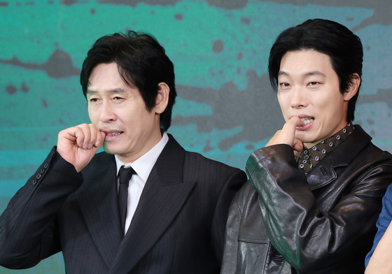'들쥐' 설경구·류준열, 사채업자와 들쥐