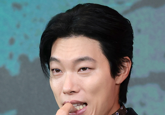 류준열, 손톱을 먹은 '들쥐'