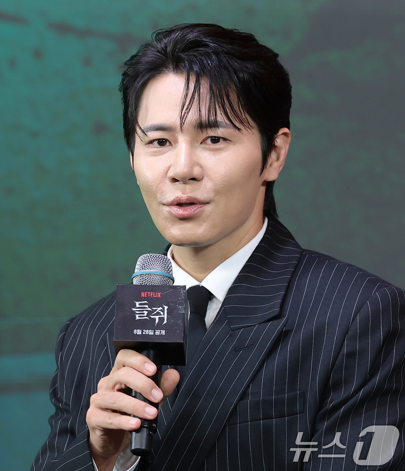(서울=뉴스1) 권현진 기자 = 배우 이규형이 20일 서울 마포구 호텔 나루 서울 엠갤러리에서 열린 넷플릭스 시리즈 '들쥐'(감독 김홍선) 제작발표회에서 인사말을 하고 있다.동명의 …