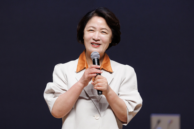 추미애 "추다르크인 저도 무례한 행동엔 불편"…성희롱 예방 당부