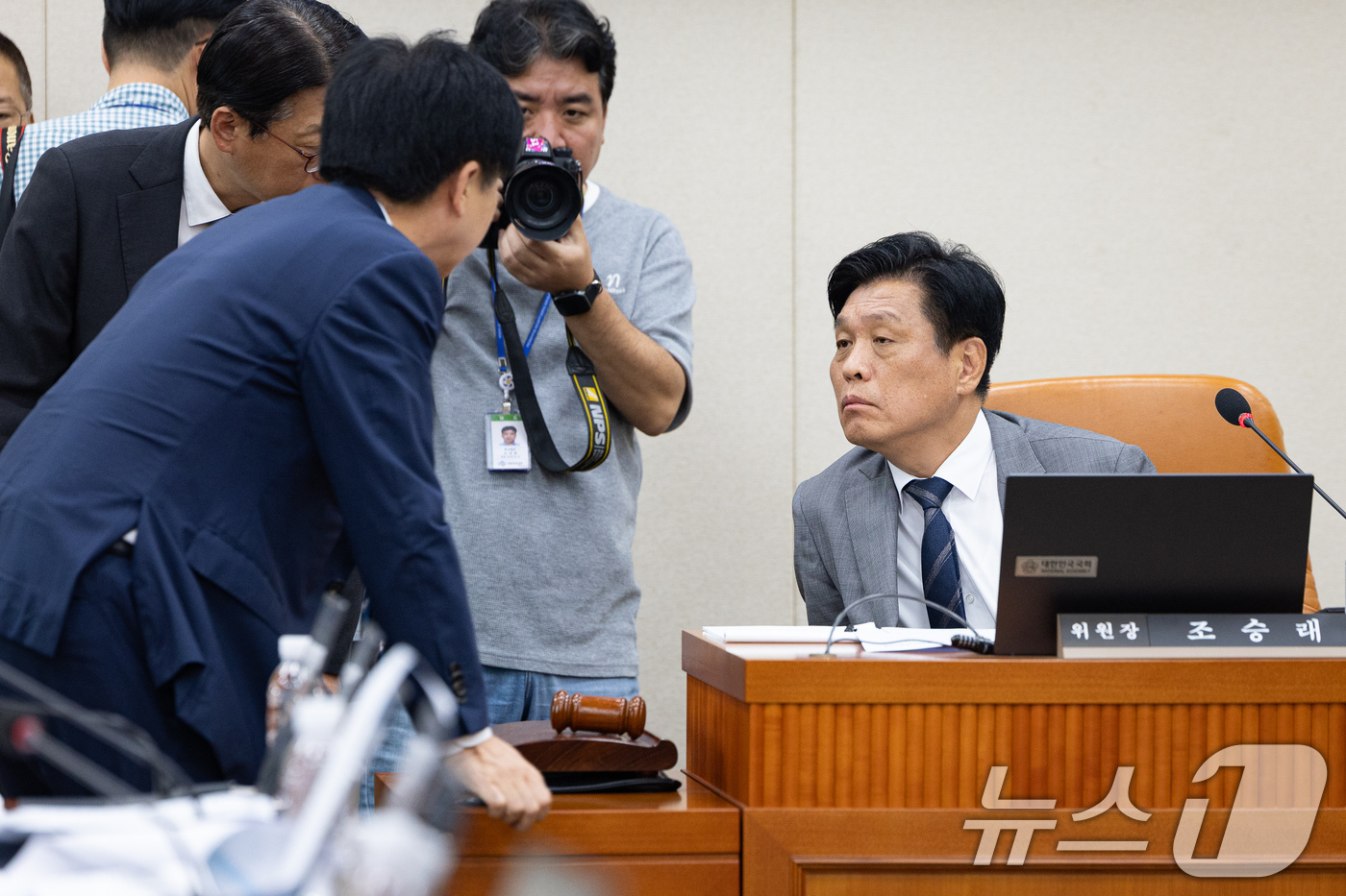 (서울=뉴스1) 유승관 기자 = 조승래 국회 재정경제기획위원장과 오기형 더불어민주당 간사가 20일 서울 여의도 국회에서 열린 제438회 국회(임시회) 재정경제기획위원회 제1차 전체 …