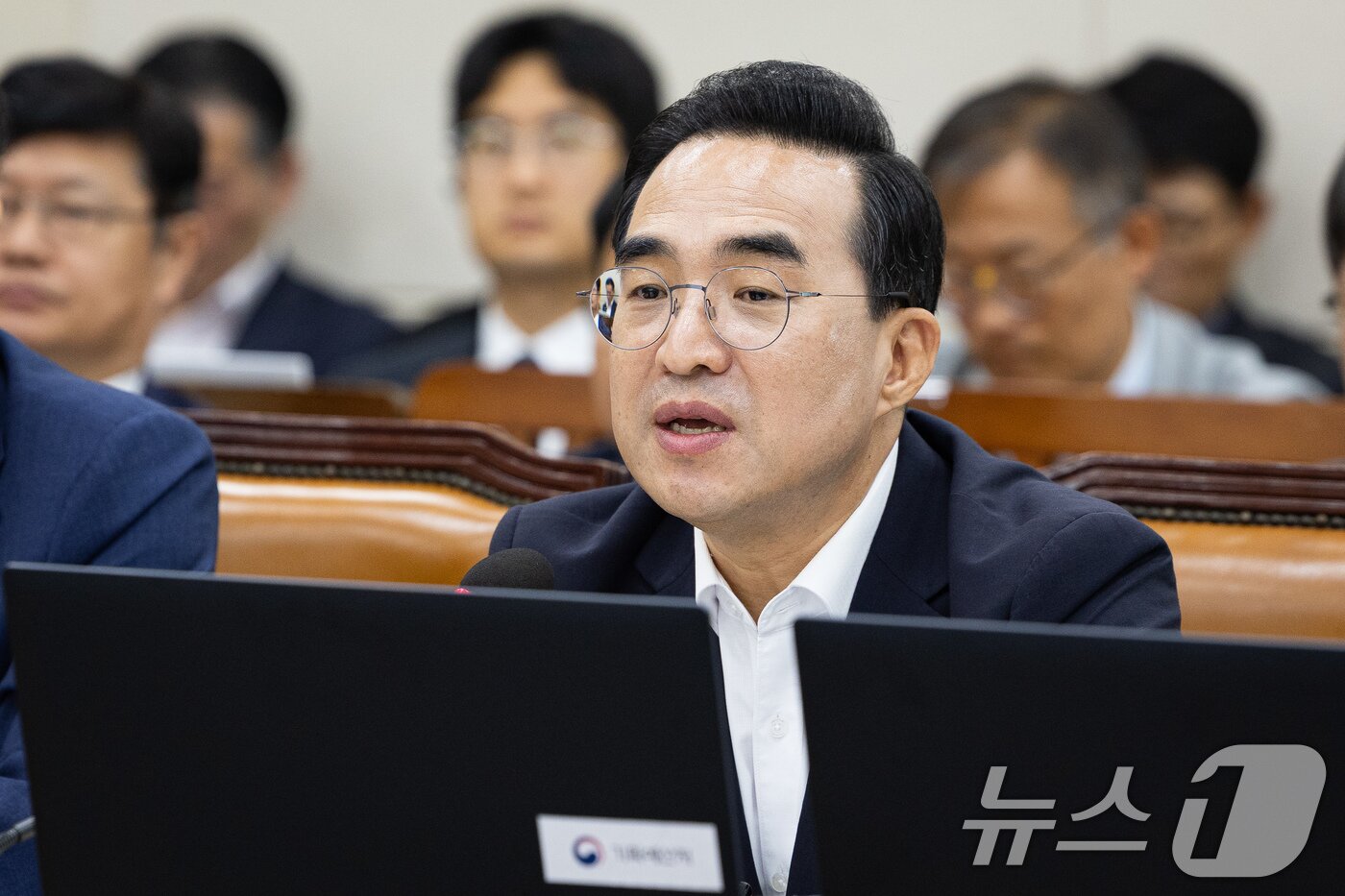 본문 이미지 - 박홍근 기획예산처 장관이 20일 서울 여의도 국회에서 열린 제438회 국회(임시회) 재정경제기획위원회 제1차 전체회의에 출석해 의원 질의에 답하고 있다. 2026.8.20 ⓒ 뉴스1 유승관 기자