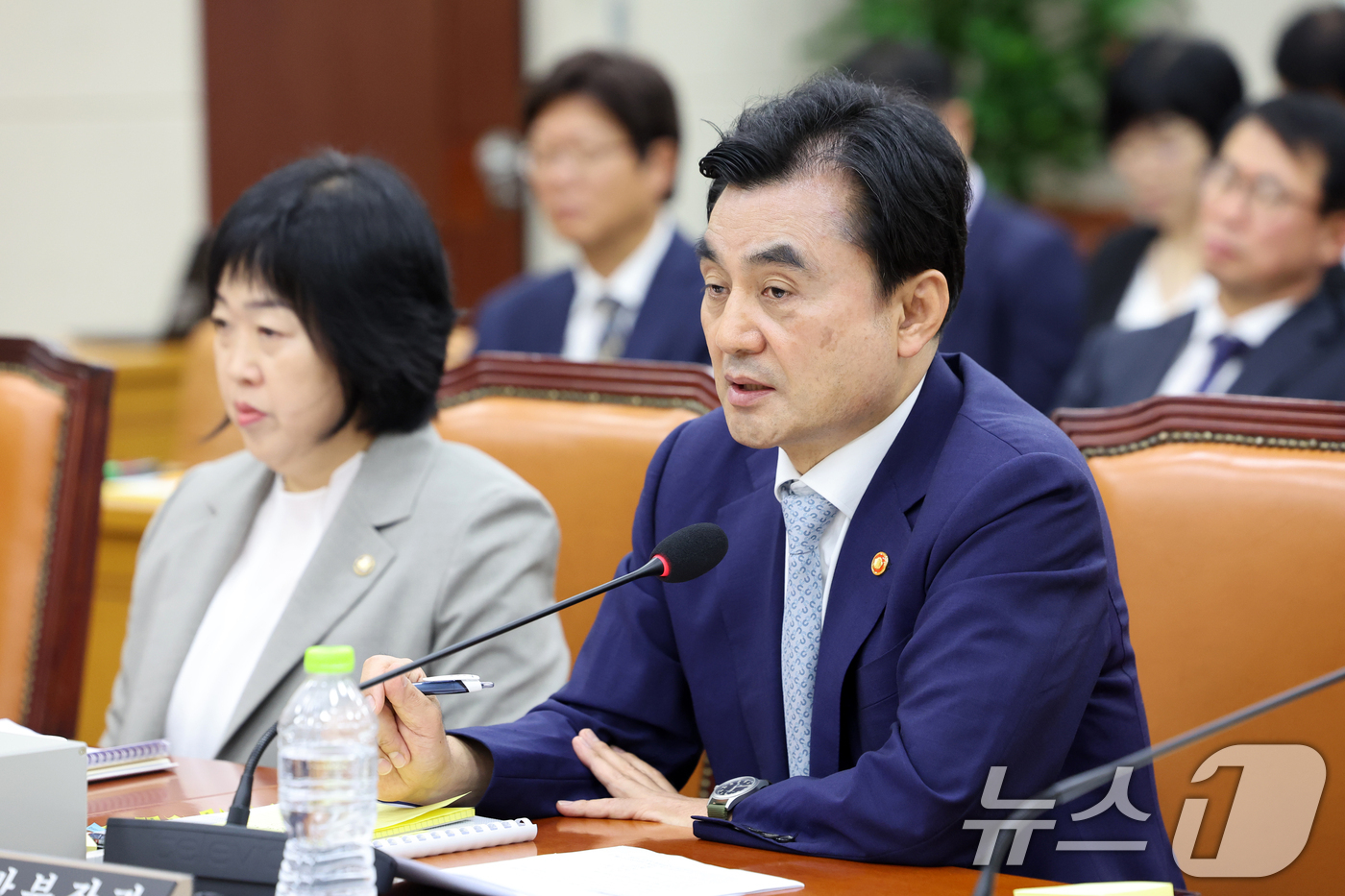 (서울=뉴스1) 황기선 기자 = 안규백 국방부 장관이 20일 오전 서울 여의도 국회에서 열린 국방위원회 전체회의에서 의원질의에 답하고 있다.  2026.8.20/뉴스1