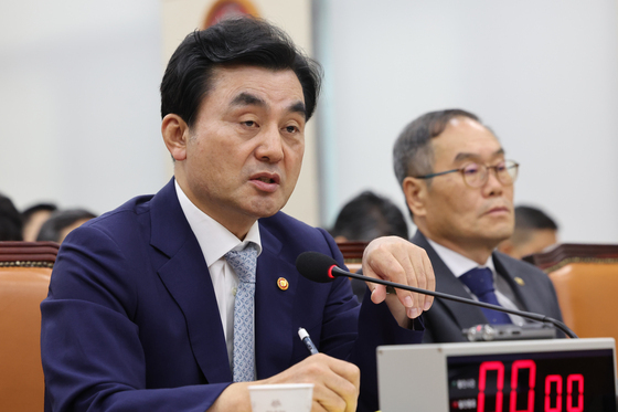 트럼프 '북핵 57개 보유'에…野, 안규백 향해 "북핵 보유 인정하느냐"