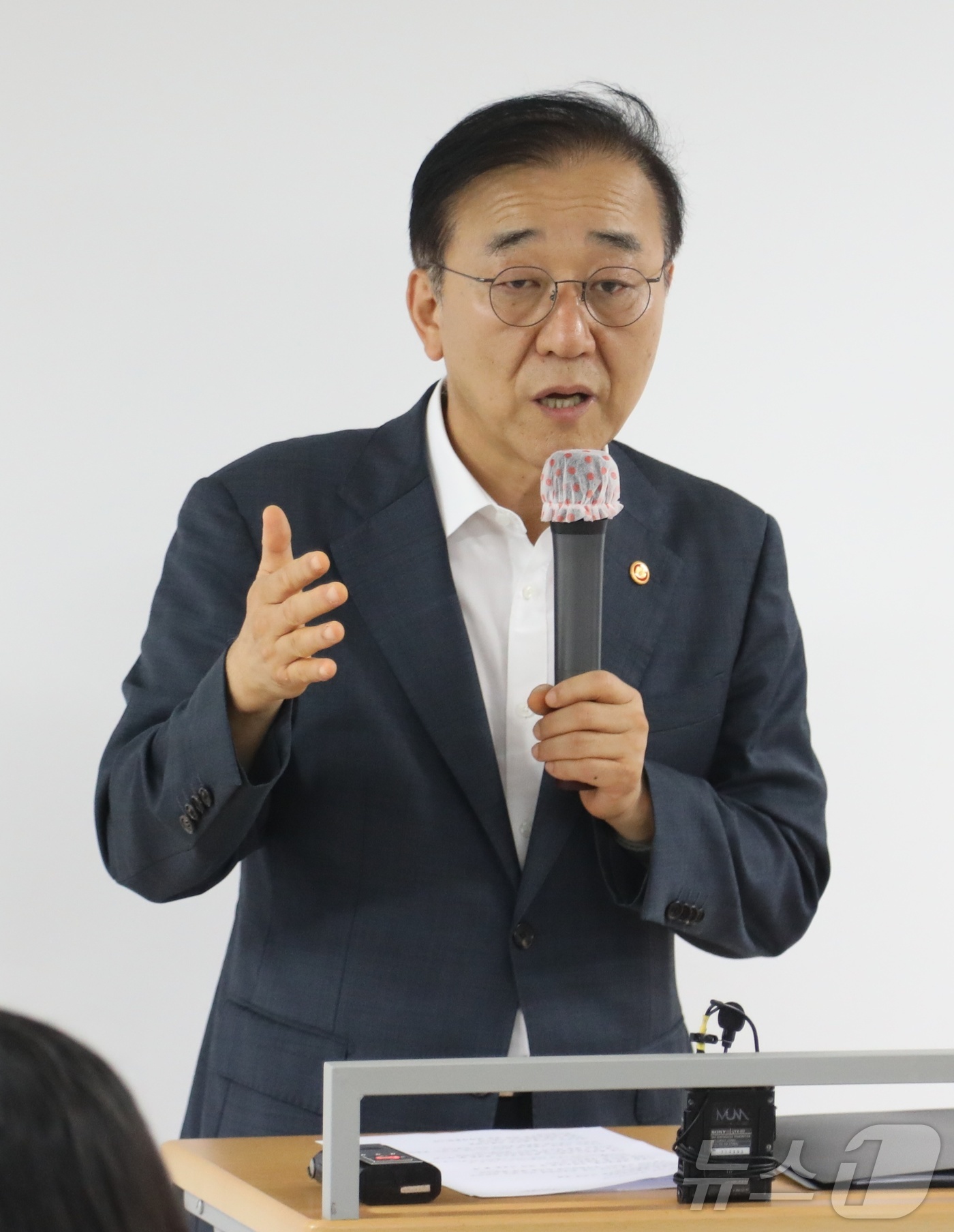 (서울=뉴스1) 김우진 수습기자 = 김윤덕 국토교통부 장관이 20일 서울 중구 정동에서 오세훈 서울시장과 서울 주택 공급을 대책을 마련하기 위한 회동을 마친 후 브리핑을 하고 있다 …