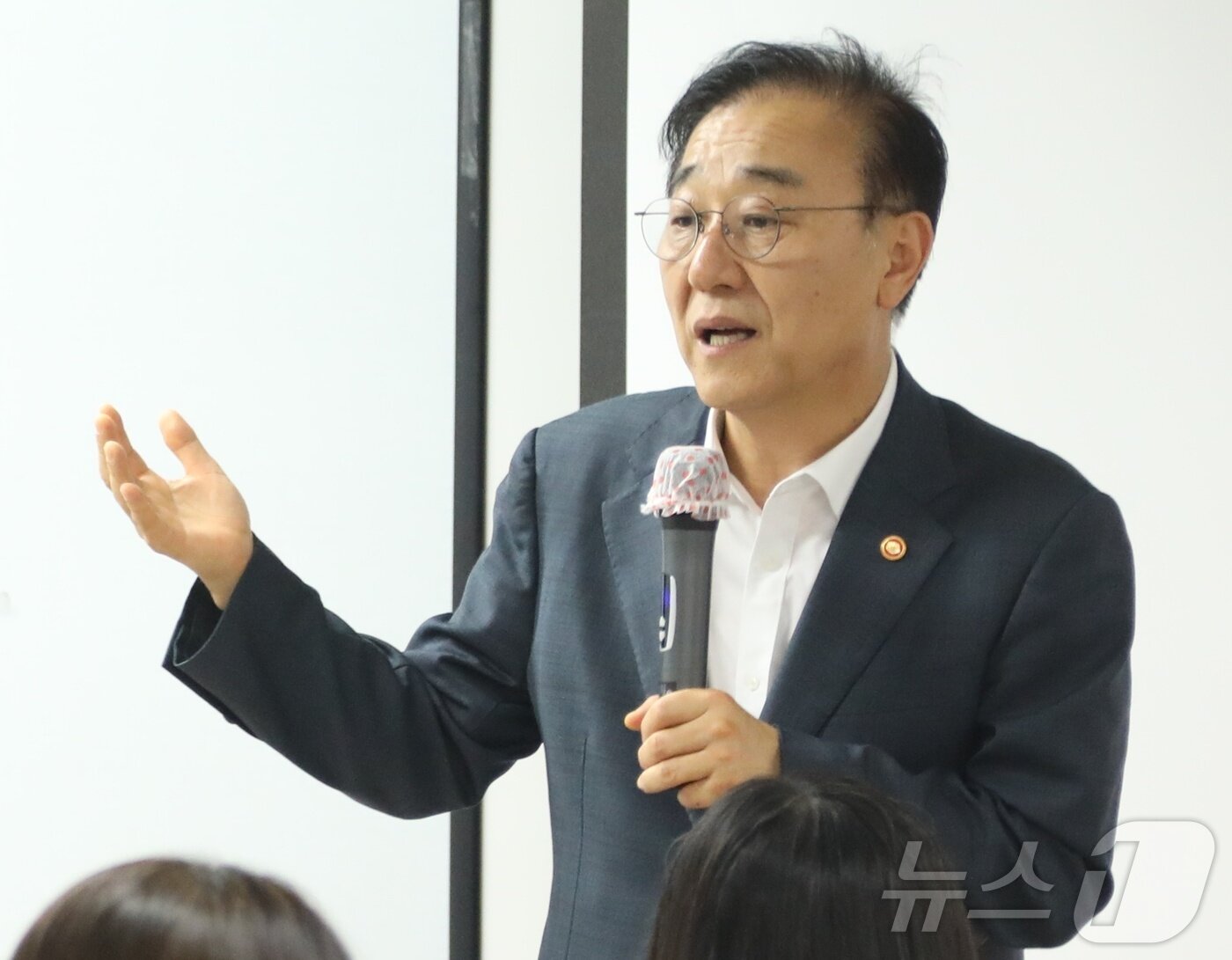 본문 이미지 - 김윤덕 국토교통부 장관이 20일 서울 중구 정동에서 오세훈 서울시장과 주택 공급 관련 회동을 마친 뒤 브리핑을 하고 있다. 2026.8.20 ⓒ 뉴스1 김우진 수습기자
