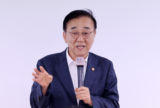 브리핑 하는 김윤덕 국토부 장관
