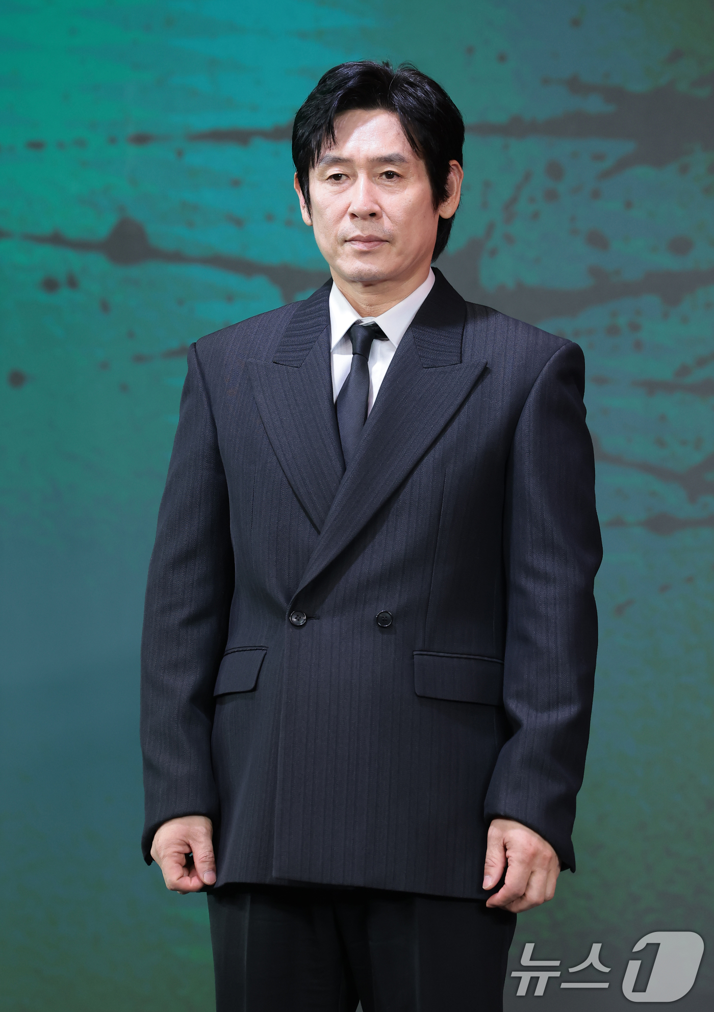 (서울=뉴스1) 권현진 기자 = 배우 설경구가 20일 서울 마포구 호텔 나루 서울 엠갤러리에서 열린 넷플릭스 시리즈 '들쥐'(감독 김홍선) 제작발표회에서 포즈를 취하고 있다.동명의 …
