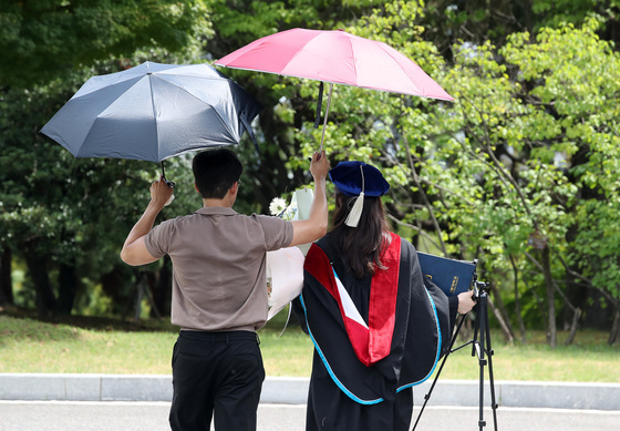 [오늘의 날씨] 부산·경남(24일, 월)…낮 최고 33~36도, 경남서부 5~50㎜ 소나기