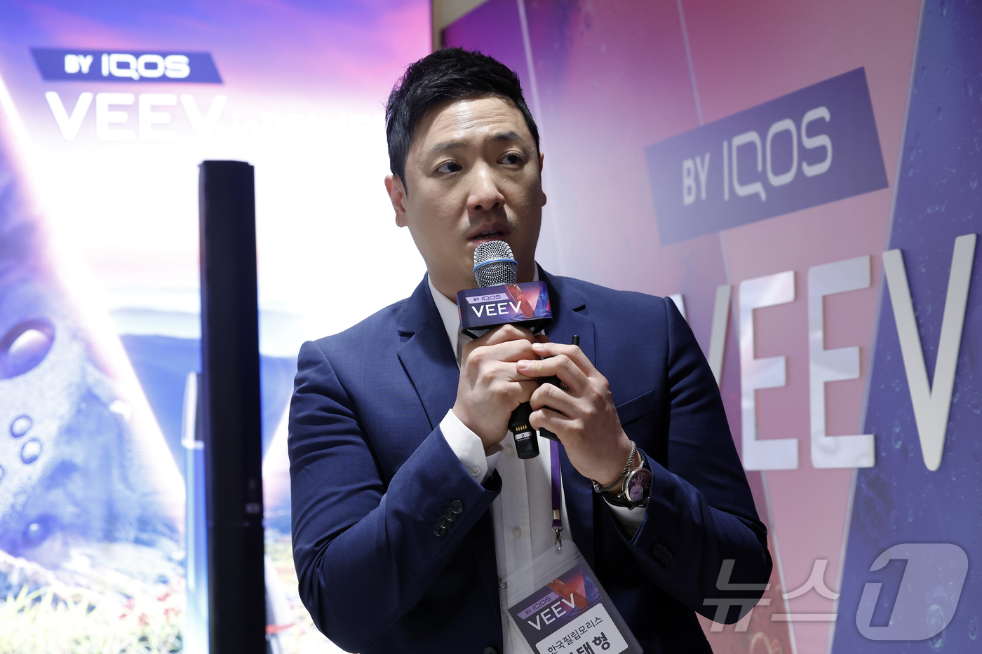 (서울=뉴스1) 박정호 기자 = 김태형 한국필립모리스 소비자 경험 총괄 상무가 지난 19일 오후 서울시 강남구 신사동 아이코스 스토어 가로수길점에서 열린 한국필립모리스 액상형 전자 …