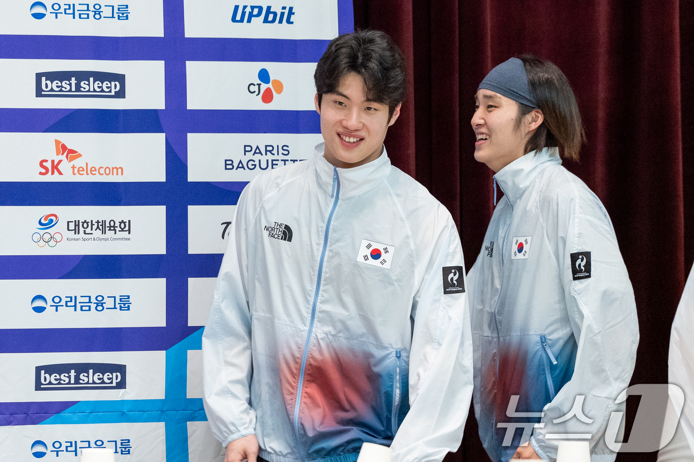 (진천=뉴스1) 안은나 기자 = 수영 국가대표 황선우, 김우민이 20일 충북 진천선수촌에서 열린 2026 아이치·나고야하계아시아경기대회 D-30 미디어데이 대한민국선수단 기자회견에 …