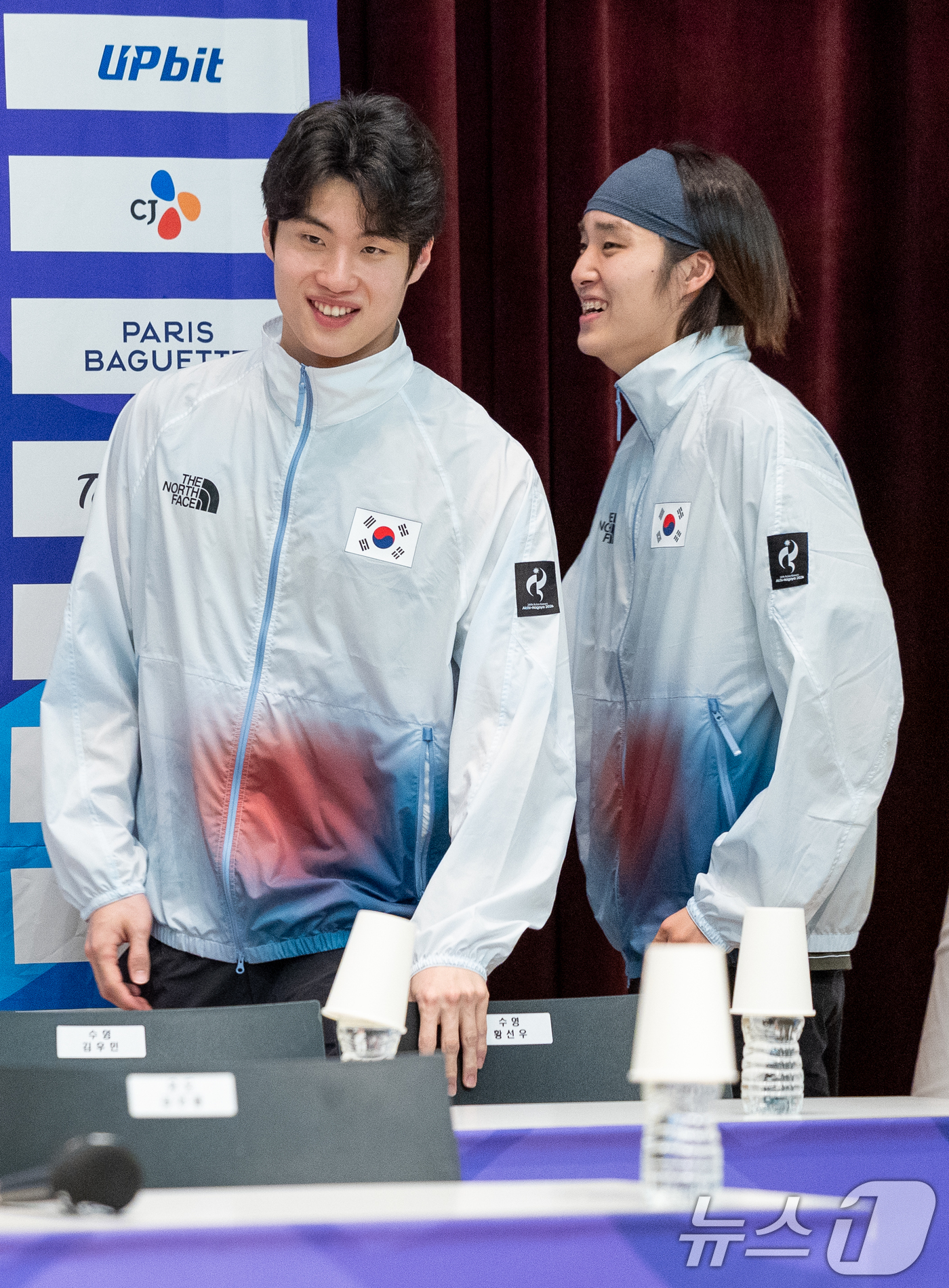 (진천=뉴스1) 안은나 기자 = 수영 국가대표 황선우, 김우민이 20일 충북 진천선수촌에서 열린 2026 아이치·나고야하계아시아경기대회 D-30 미디어데이 대한민국선수단 기자회견에 …