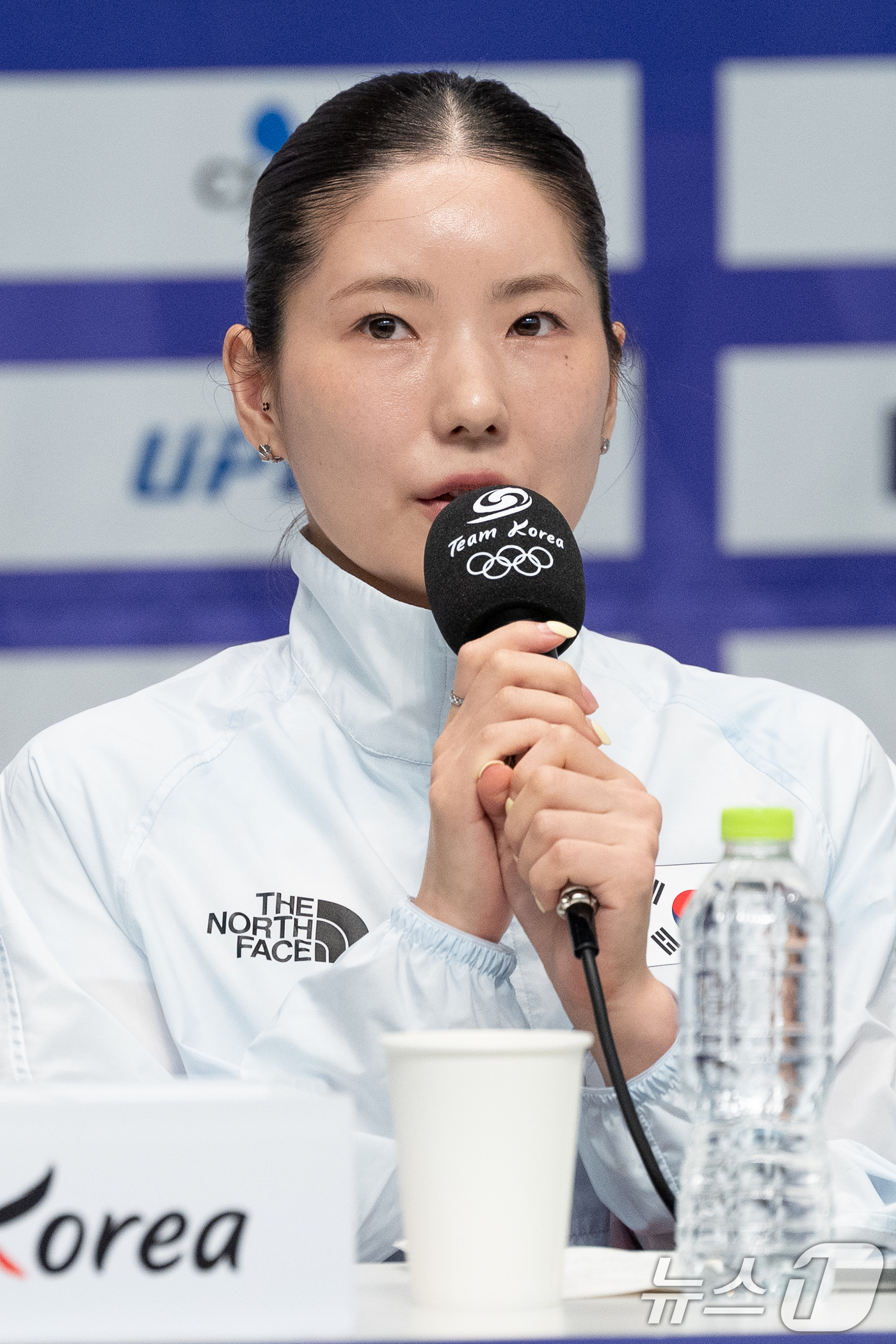 (진천=뉴스1) 안은나 기자 = 펜싱 국가대표 송세라가 20일 충북 진천선수촌에서 열린 2026 아이치·나고야하계아시아경기대회 D-30 미디어데이 대한민국선수단 기자회견에 참석해 …