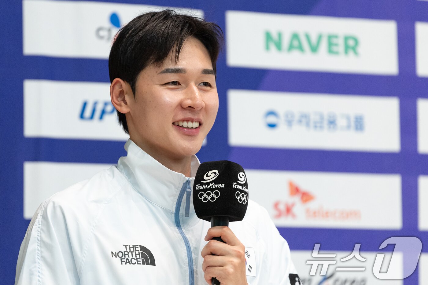 본문 이미지 - 근대5종 국가대표 전웅태가 20일 충북 진천선수촌에서 열린 2026 아이치·나고야하계아시아경기대회 D-30 미디어데이 대한민국선수단 기자회견에 참석해 각오를 밝히고 있다. 2026.8.20 ⓒ 뉴스1 안은나 기자