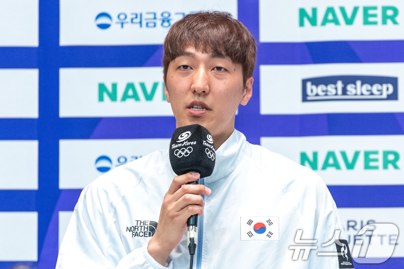 본문 이미지 - 배구 국가대표 차영석이 20일 충북 진천선수촌에서 열린 2026 아이치·나고야하계아시아경기대회 D-30 미디어데이 대한민국선수단 기자회견에 참석해 각오를 밝히고 있다. 2026.8.20 ⓒ 뉴스1 안은나 기자