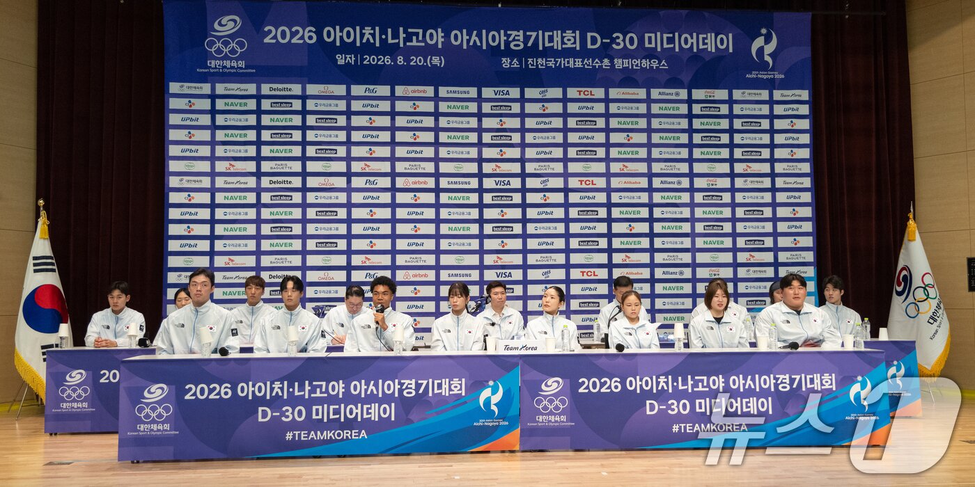본문 이미지 - 육상 국가대표 나마디 조엘진이 20일 충북 진천선수촌에서 열린 2026 아이치·나고야하계아시아경기대회 D-30 미디어데이 대한민국선수단 기자회견에 참석해 각오를 밝히고 있다. 2026.8.20 ⓒ 뉴스1 안은나 기자