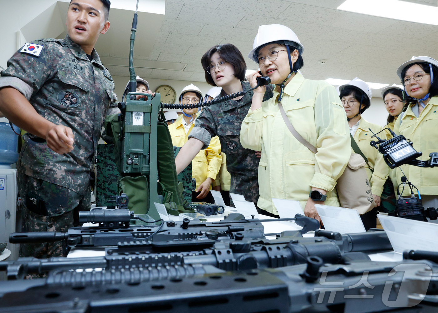 (서울=뉴스1) 김성진 기자 = 한성숙 국무총리가 20일 서울 종로구 정부서울청사 안전교육장에서 열린 을지연습 연계 정부서울청사 공습대비 민방위 훈련에서 재난 대비 비상 대응 자원 …
