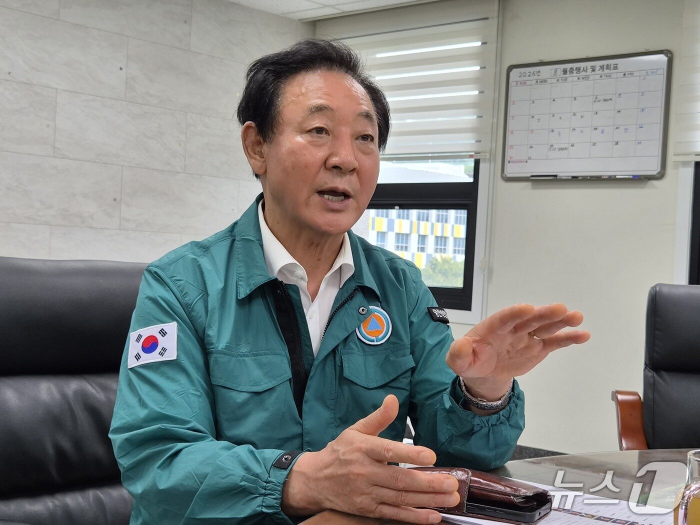 본문 이미지 - 박일배 양산시의회 의장이 뉴스1과 인터뷰를 하고 있다. 2026.8./20뉴스1 ⓒ News1 임순택 기자