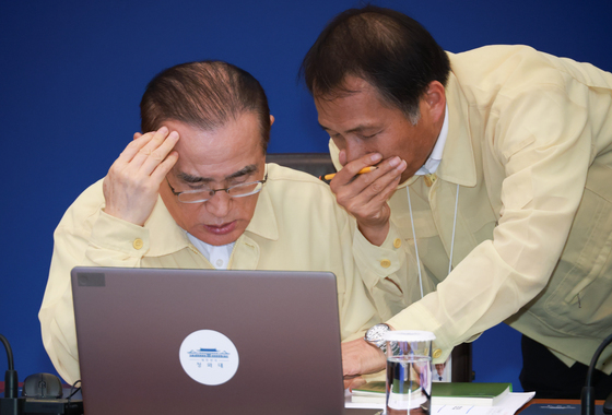 송기호 3차장과 대화하는 위성락 안보실장