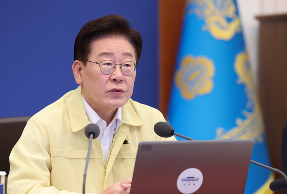 '4년 중·연임' 개헌 반대 50.9%…'현직 대통령 재출마' 반대 61.7% [리얼미터]