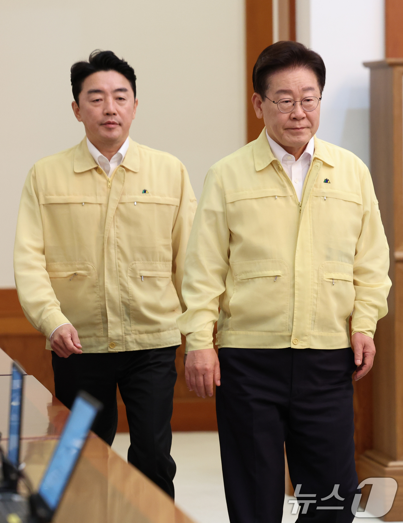 (서울=뉴스1) 허경 기자 = 이재명 대통령이 20일 청와대에서 열린 수석보좌관회의에 입장하고 있다. (청와대통신사진기자단) 2026.8.20/뉴스1