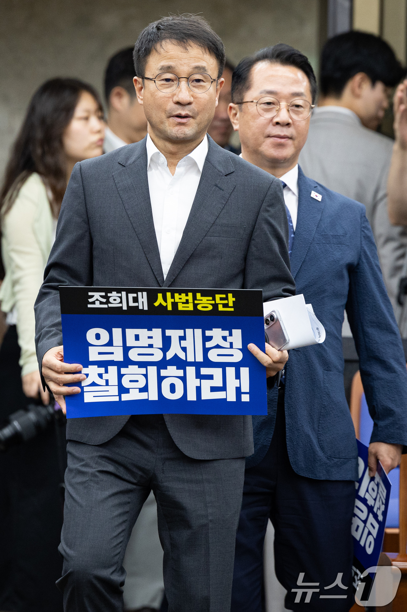 (서울=뉴스1) 유승관 기자 = 한병도 더불어민주당 원내대표가 20일 서울 여의도 국회에서 열린 의원총회에 참석하고 있다. 2026.8.20/뉴스1